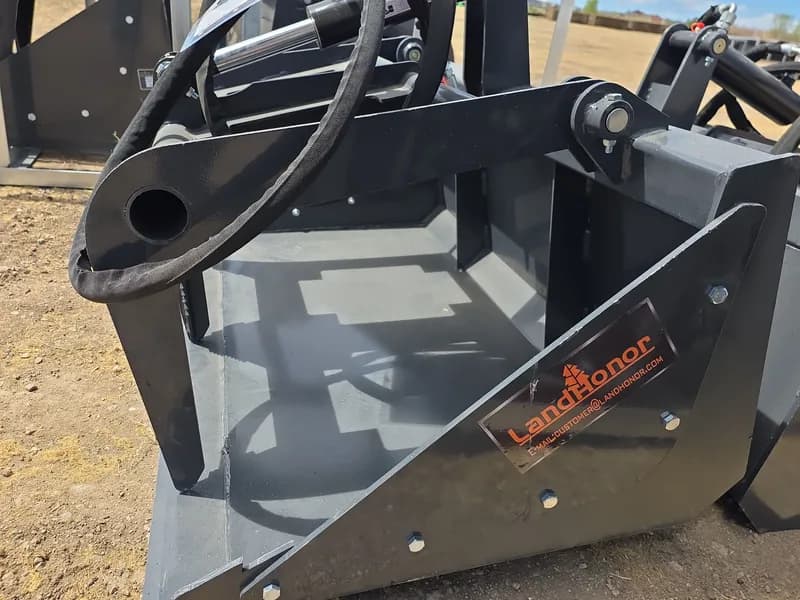 LandHonor Mini Skid Steer Grapple Bucket MGB-72-44W, detail view