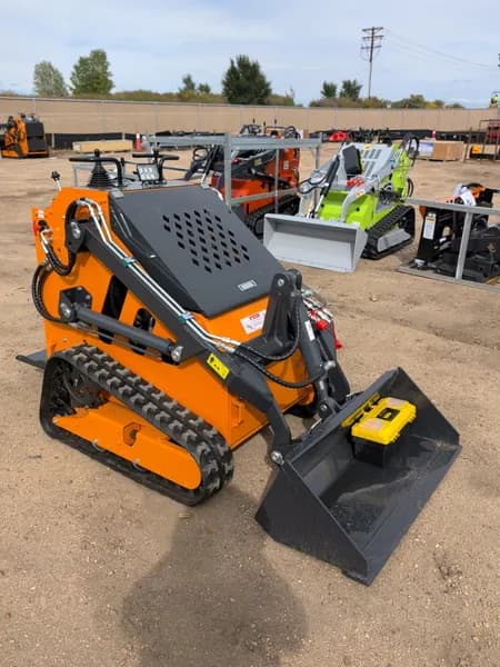 LandHonor LHR-T460S2 Skid Steer Loader 23HP, close-up view