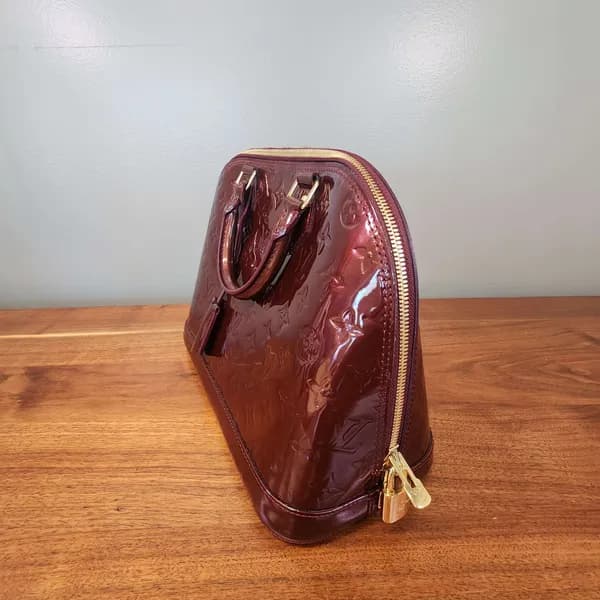 Louis Vuitton Vernis Alma Bag Burgundy Patent, detail view