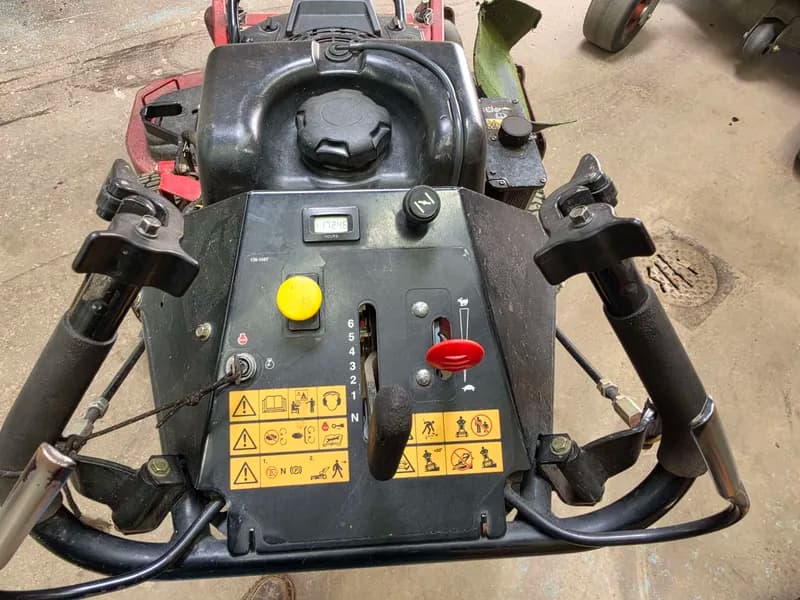 Exmark Turf Tracer S-Series 48in Zero Turn Mower, interior view