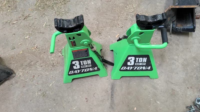 Daytona 3 Ton Heavy Duty Floor Jack (Pair), side view