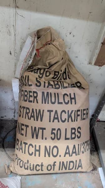 Lesro Seed Starter 4 & Buffalo Brand Low Grow Mix Seeds, detail view