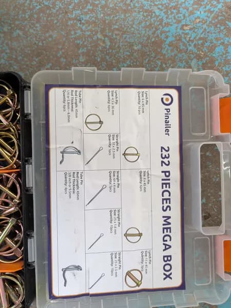 Pinailer 232-Piece Hardware Assortment Kit, detail view