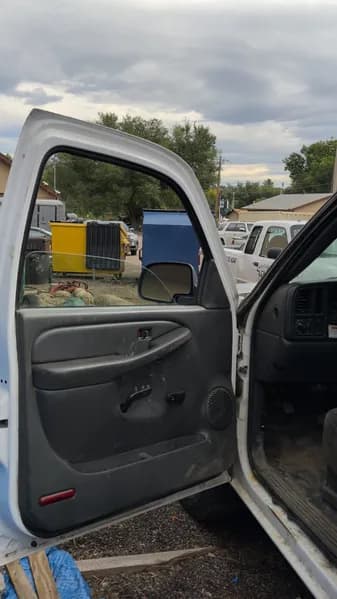 2006 Chevrolet Silverado 1500 4x4 – 4.8L V8 – Needs Battery – Running Condition Unverified, view 8