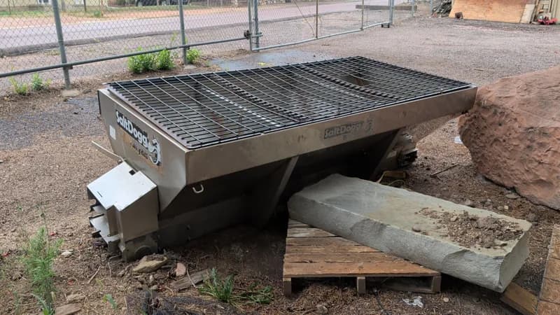 SaltDogger Flatbed Trailer w/ Mesh Top Grate, view 7