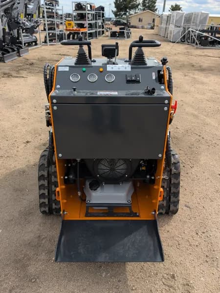LandHonor LHR-T460S2 Skid Steer Loader 23HP, detail view
