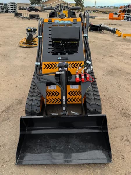 J360 Skid Steer Loader Crawler Type 10kW Gasoline, primary view