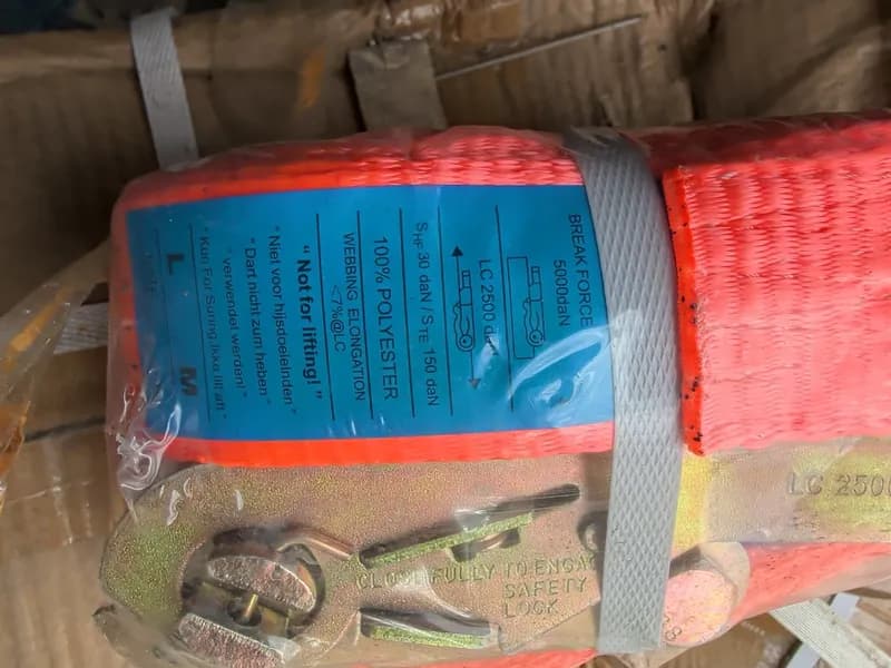 10 - 3.8m Orange Polyester Ratchet Tie-Down Strap 11,240 lbf Break Force, detail view